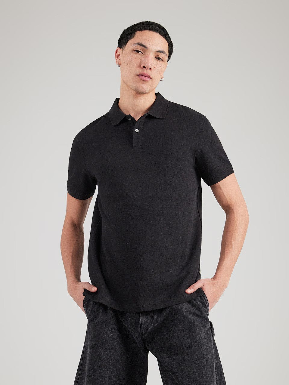 GUESS Ανδρικό T-Shirt Polo Βαμβάκι Μαύρο Regular Fit GU0APM6RP05KD181-ALLOVER LOGO DIAMANT 1823446