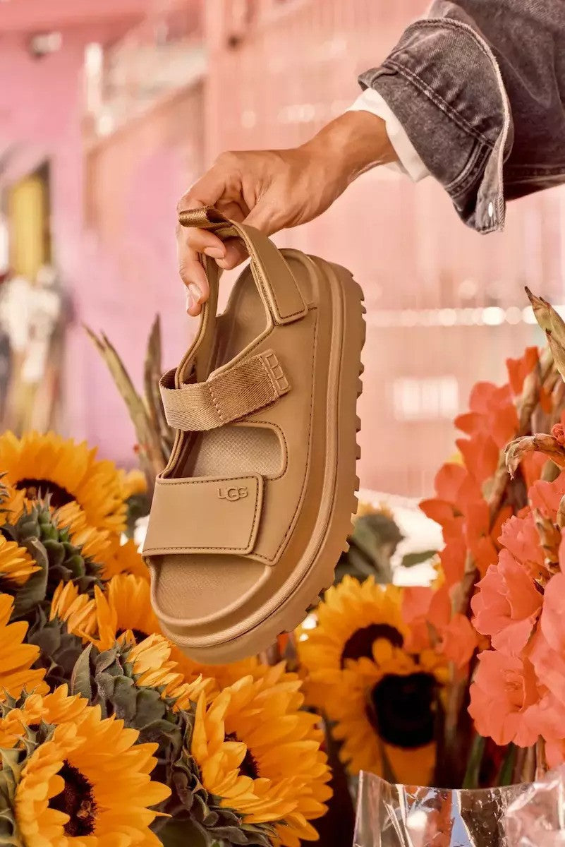 UGG Australia Γυναικεία Σανδάλια GoldenGlow Συνθετικό/Ύφασμα Καφέ 1152685/BRWN BISON BROWN 1822195